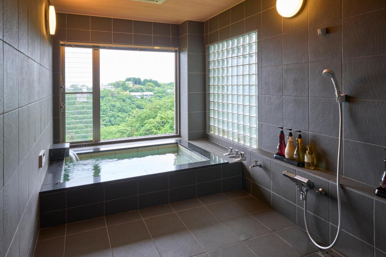 Suite Villa Ocean View Minami-Atami Атами Екстериор снимка